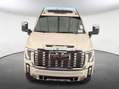 Used 2024 GMC Sierra 2500 Denali w/ Technology Package AWD/4WD image 2
