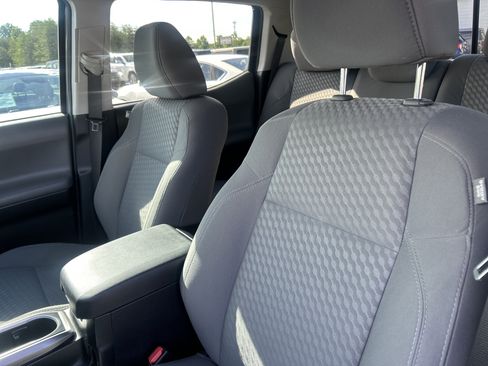 Used 2021 Toyota Tacoma SR5 RWD image 17