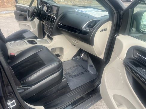 Used 2018 Dodge Grand Caravan SXT image 29