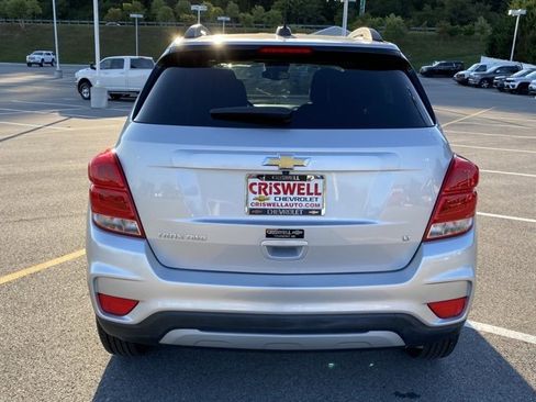 Used 2020 Chevrolet Trax LT w/ LT Convenience Package image 4