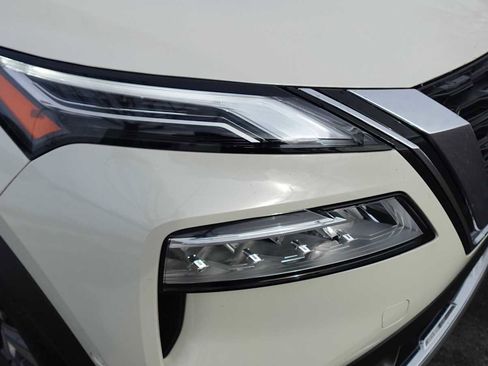 Used 2021 Nissan Rogue Platinum image 18