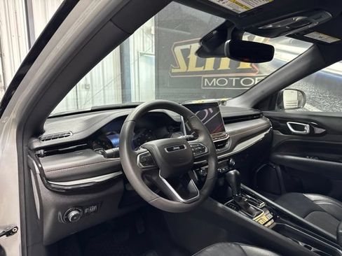 Used 2025 Jeep Compass Trailhawk AWD/4WD image 5