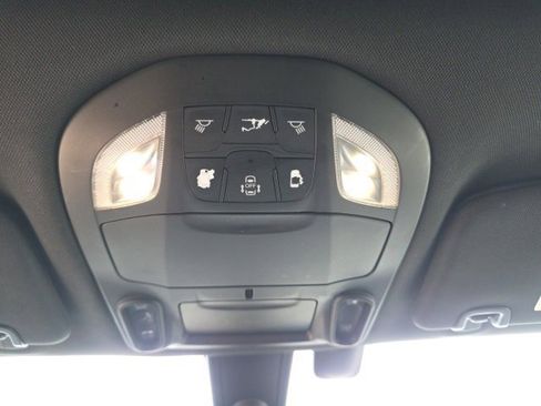 Used 2020 Chrysler Pacifica Limited image 18