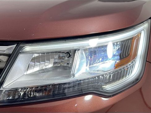Used 2018 Ford Explorer XLT w/ Equipment Group 201A FWD image 38