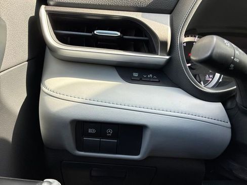 Used 2023 Toyota Highlander L FWD image 22