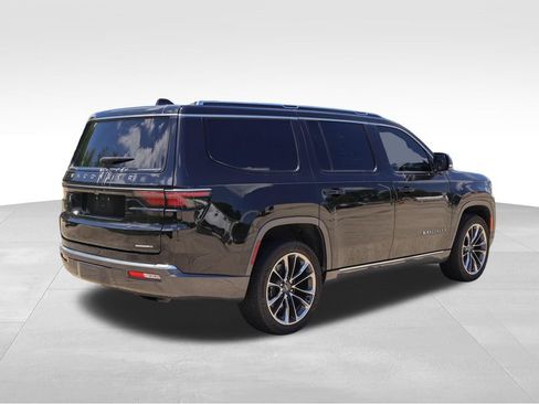 Used 2022 Jeep Wagoneer Series III w/ Premium Group I AWD/4WD image 4