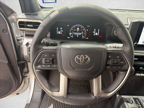 Used 2026 Toyota 4Runner SR5 AWD/4WD image 12