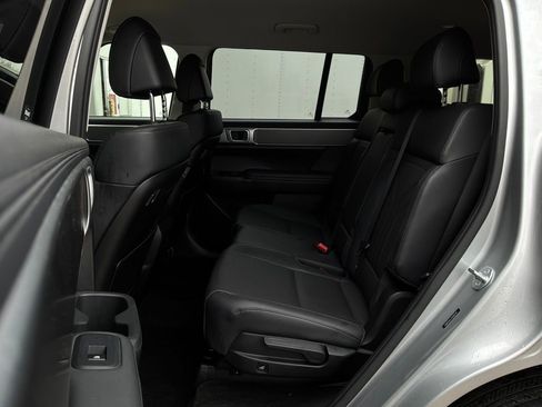 Used 2025 Hyundai Santa Fe SEL FWD image 12