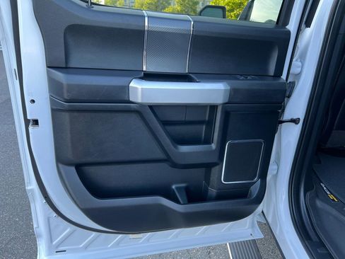 Used 2019 Ford F150 Lariat w/ Equipment Group 502A Luxury AWD/4WD image 8