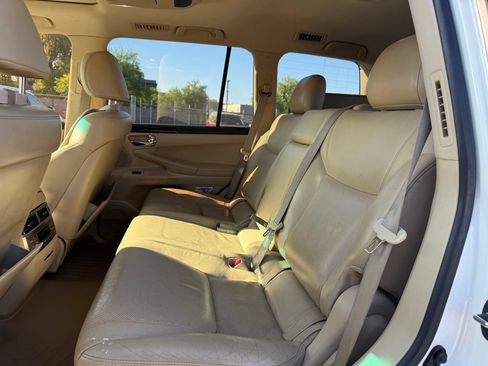 Used 2011 Lexus LX 570 4WD w/ Luxury Pkg image 8