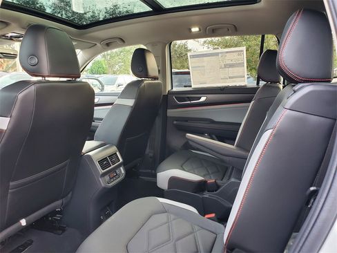 New 2026 Volkswagen Atlas Peak Edition image 6