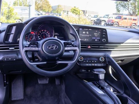 Certified 2023 Hyundai Elantra SEL w/ Preferred Accessory Package FWD image 16