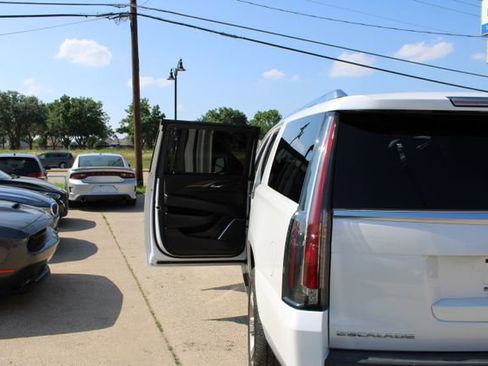 Used 2019 Cadillac Escalade ESV Luxury RWD image 41