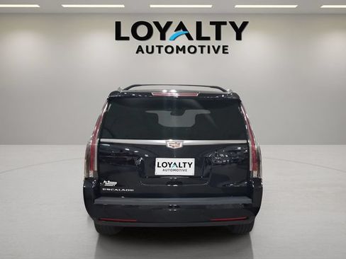 Used 2016 Cadillac Escalade Platinum AWD/4WD image 4