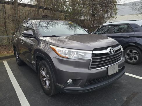 Used 2016 Toyota Highlander Plus image 1