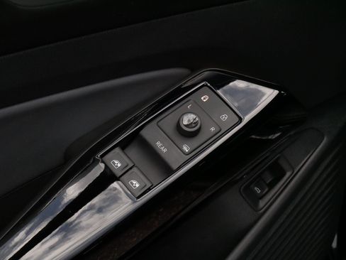 Used 2023 Volkswagen ID.4 Pro S AWD/4WD image 19