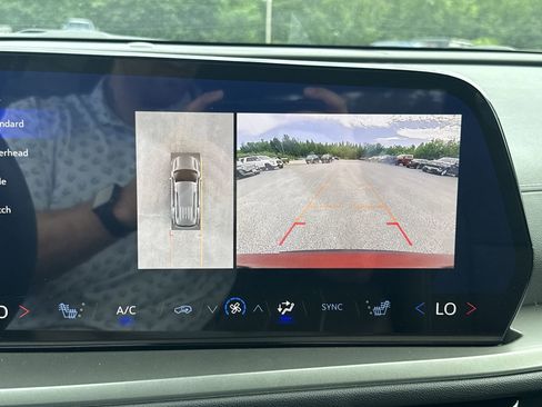 New 2025 Chevrolet Traverse LT w/ Enhanced Driving Package image 50