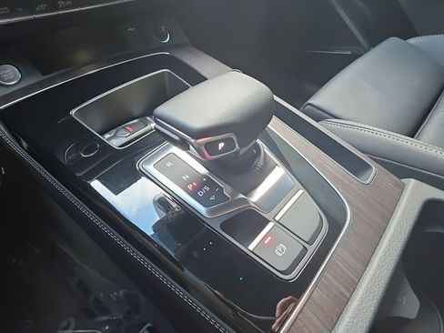 Used 2025 Audi Q5 e Premium Plus w/ Premium Plus Package image 19