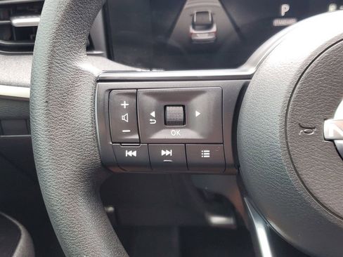 Used 2025 Nissan Kicks SV FWD image 18