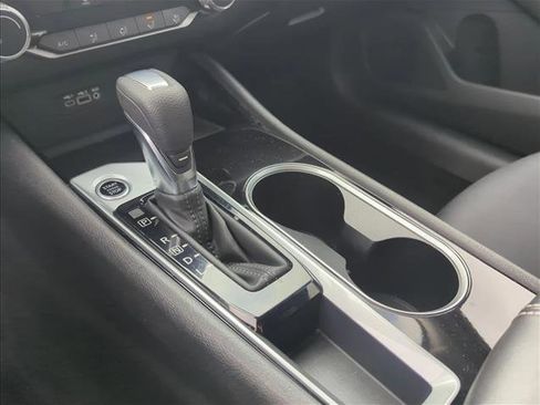 Used 2024 Nissan Altima 2.5 SV image 13