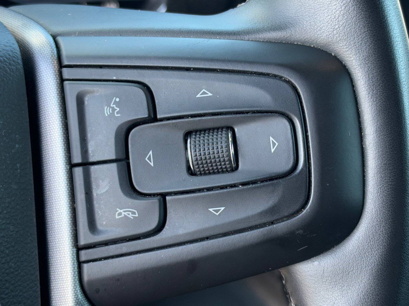 Used 2025 GMC Sierra 1500 SLT AWD/4WD image 25