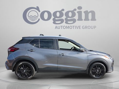 Used 2023 Nissan Kicks SV w/ Interior Electronics Package FWD image 6