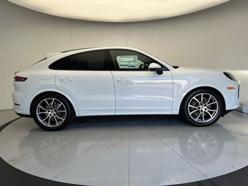 Certified 2025 Porsche Cayenne Coupe AWD/4WD image 23