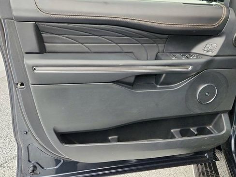 Used 2022 Ford Expedition Max Platinum image 11