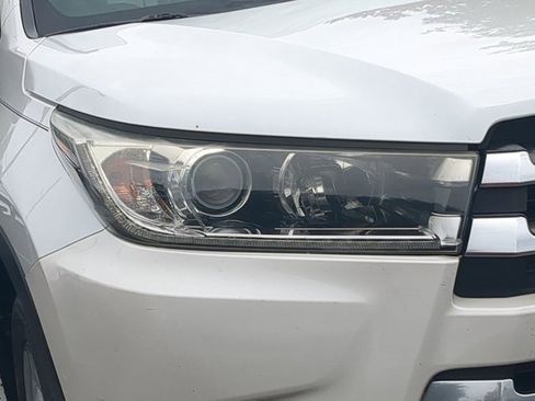 Used 2017 Toyota Highlander Limited image 10