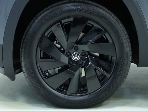New 2026 Volkswagen Atlas SE FWD image 8
