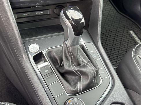 Certified 2024 Volkswagen Tiguan SE R-Line image 16