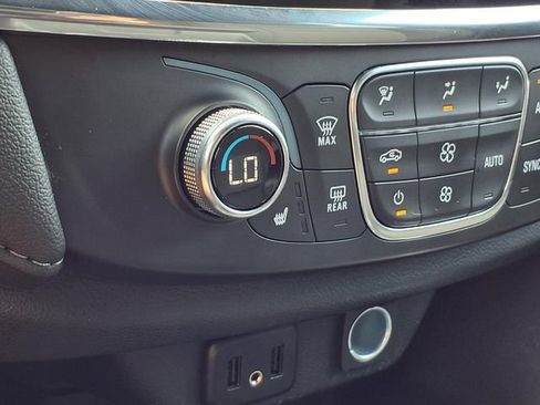 Used 2023 Chevrolet Traverse LT AWD/4WD image 5