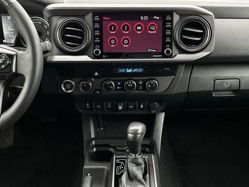 Used 2021 Toyota Tacoma TRD Sport w/ Technology Package AWD/4WD image 17