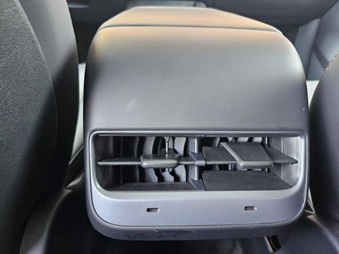 Used 2025 Tesla Model Y Long Range image 61