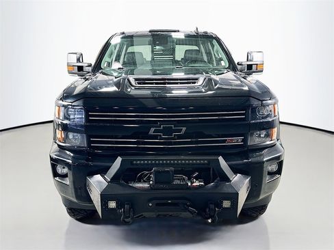 Used 2018 Chevrolet Silverado 2500 LTZ image 4