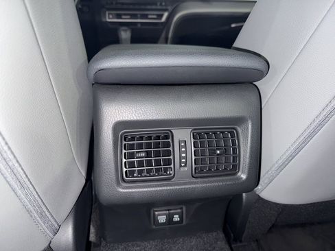 Used 2025 Toyota Camry SE image 17