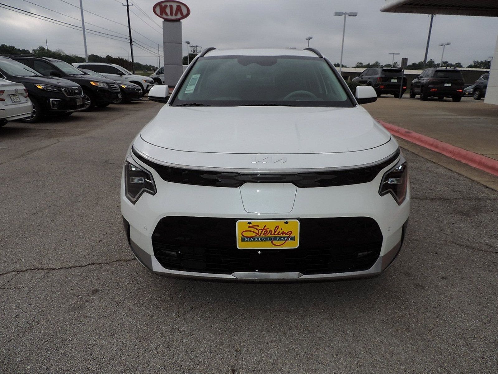 Used 2023 Kia Niro Wave FWD image 2
