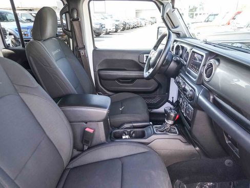 Used 2020 Jeep Wrangler Unlimited Sahara AWD/4WD image 16