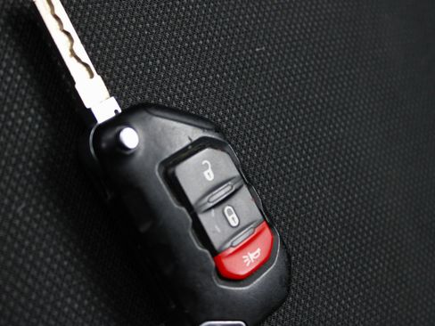 Used 2018 Jeep Wrangler Unlimited Sport S image 35