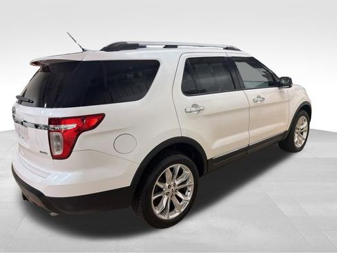 Used 2014 Ford Explorer XLT w/ Equipment Group 202A image 5
