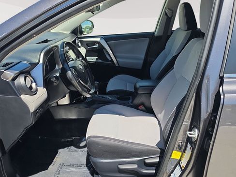 Used 2018 Toyota RAV4 XLE AWD/4WD image 4