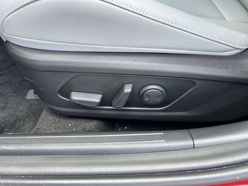 New 2025 Hyundai Elantra Limited FWD image 23