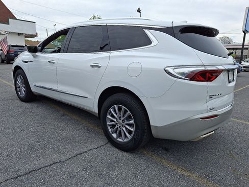 Used 2023 Buick Enclave Essence AWD/4WD image 3