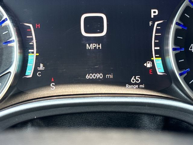 Used 2024 Chrysler Pacifica Touring-L FWD image 21