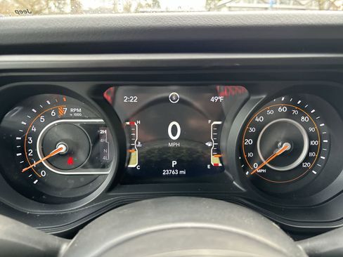 Used 2024 Jeep Gladiator Rubicon w/ Technology Group image 10