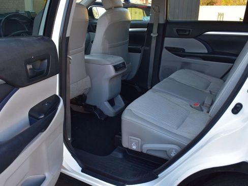 Used 2015 Toyota Highlander Plus image 25