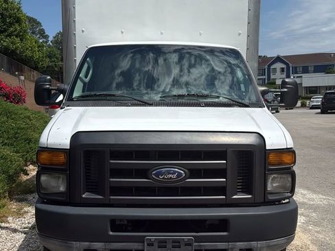 Used 2011 Ford E-450 and Econoline 450 Super Duty RWD image 4