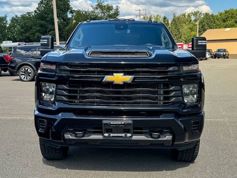 Used 2024 Chevrolet Silverado 2500 Custom w/ Custom Value Package AWD/4WD image 8