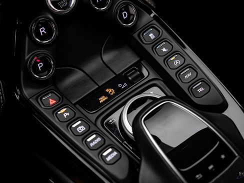 Used 2020 Aston Martin V8 Vantage Coupe image 51