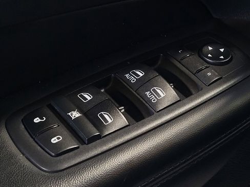 Used 2019 Jeep Grand Cherokee Limited AWD/4WD image 27